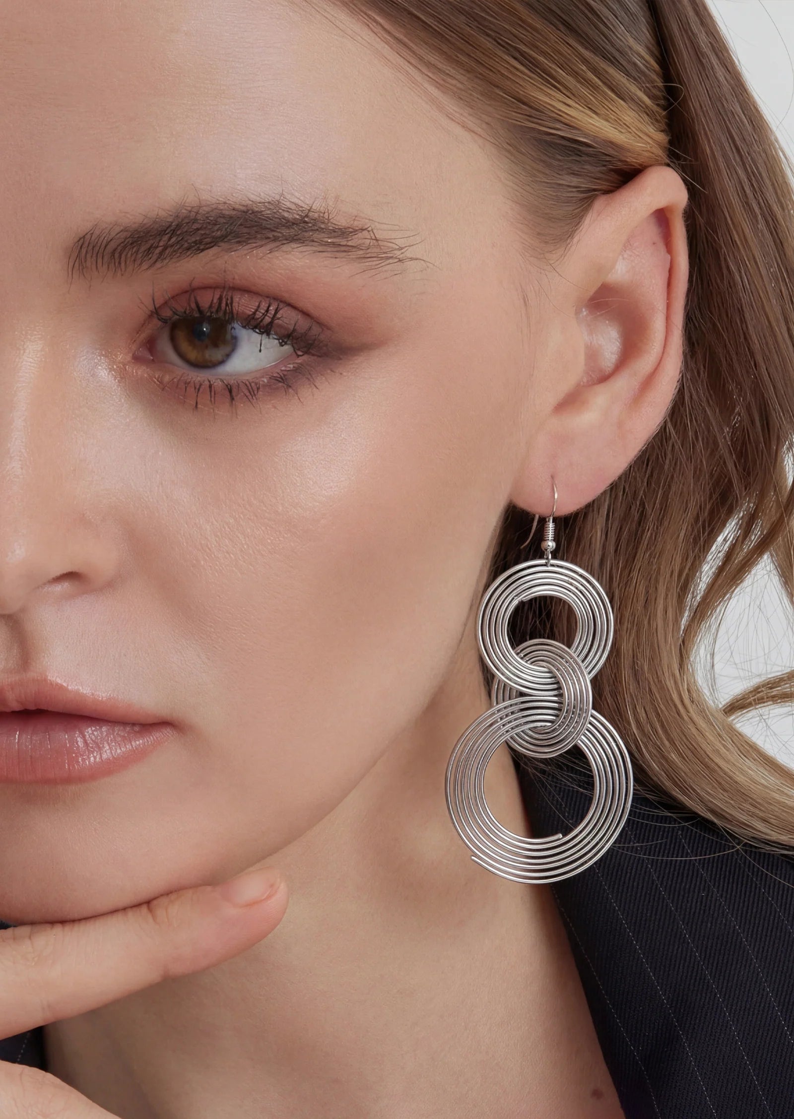 Orecchini Clip Lunghi a 3 Cerchi – Geometrici Oro Statement