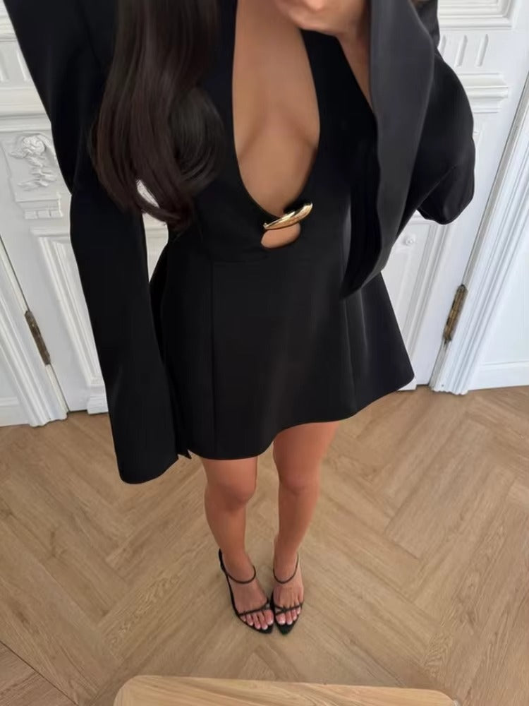 Abito Mini Nero Elegante Donna – Slim Fit con Maniche Lunghe Svasate e Dettaglio Cut-Out