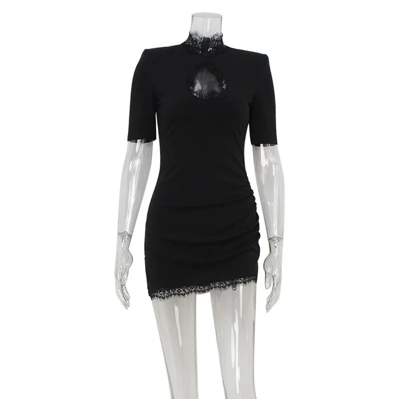 Abito Mini Nero con Pizzo e Collo Alto – Vestito Elegante Donna Aderente da Sera