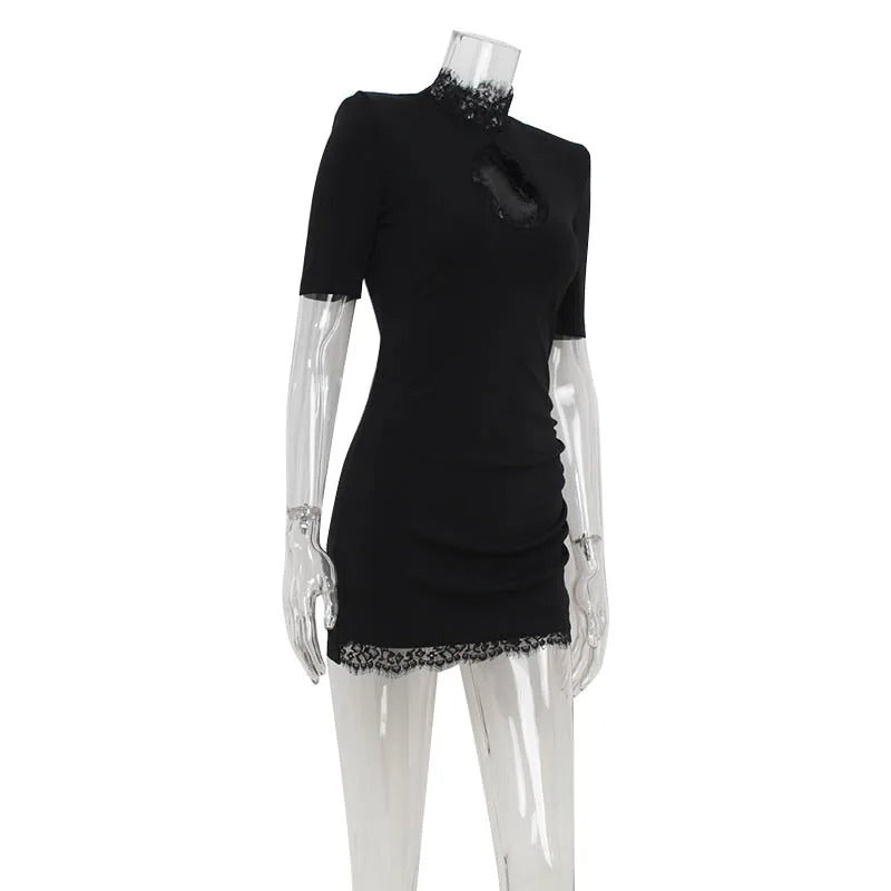 Abito Mini Nero con Pizzo e Collo Alto – Vestito Elegante Donna Aderente da Sera