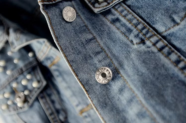 Giacca Denim con dettagli in Perle  –  Urban Elegance