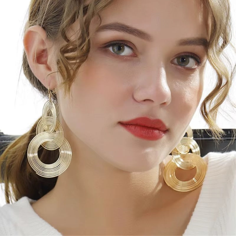 Orecchini Clip Lunghi a 3 Cerchi – Geometrici Oro Statement