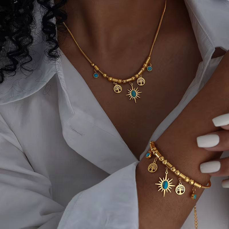 Set Gioielli Elegance Gold™ – Collana & Bracciale con Charms