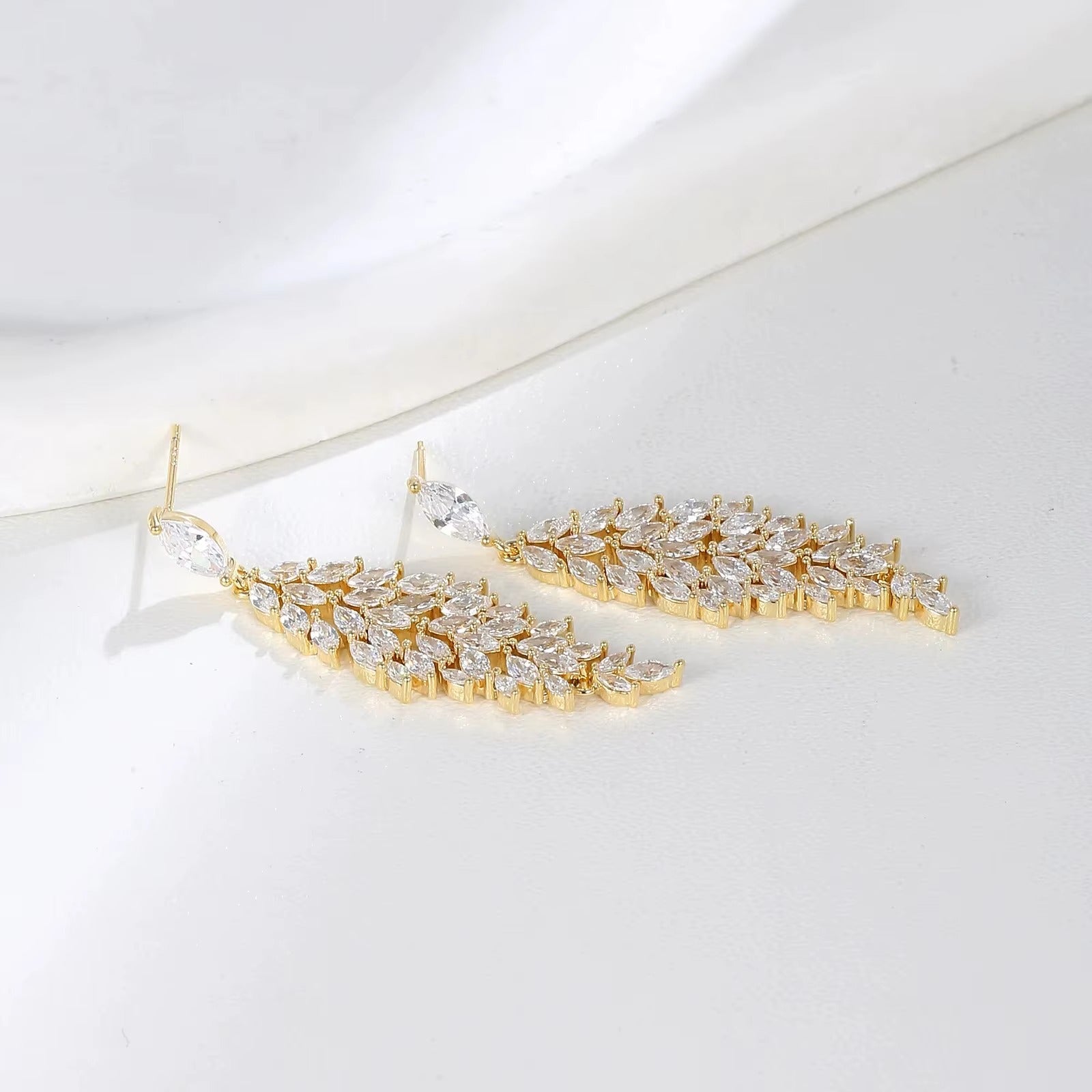 Orecchini Luxury in Argento 925 con Zirconia – Eleganza Scultorea da Sera