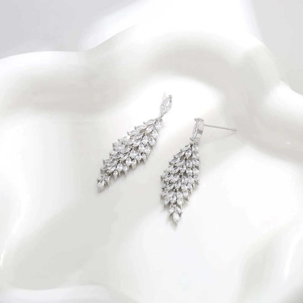 Orecchini Luxury in Argento 925 con Zirconia – Eleganza Scultorea da Sera