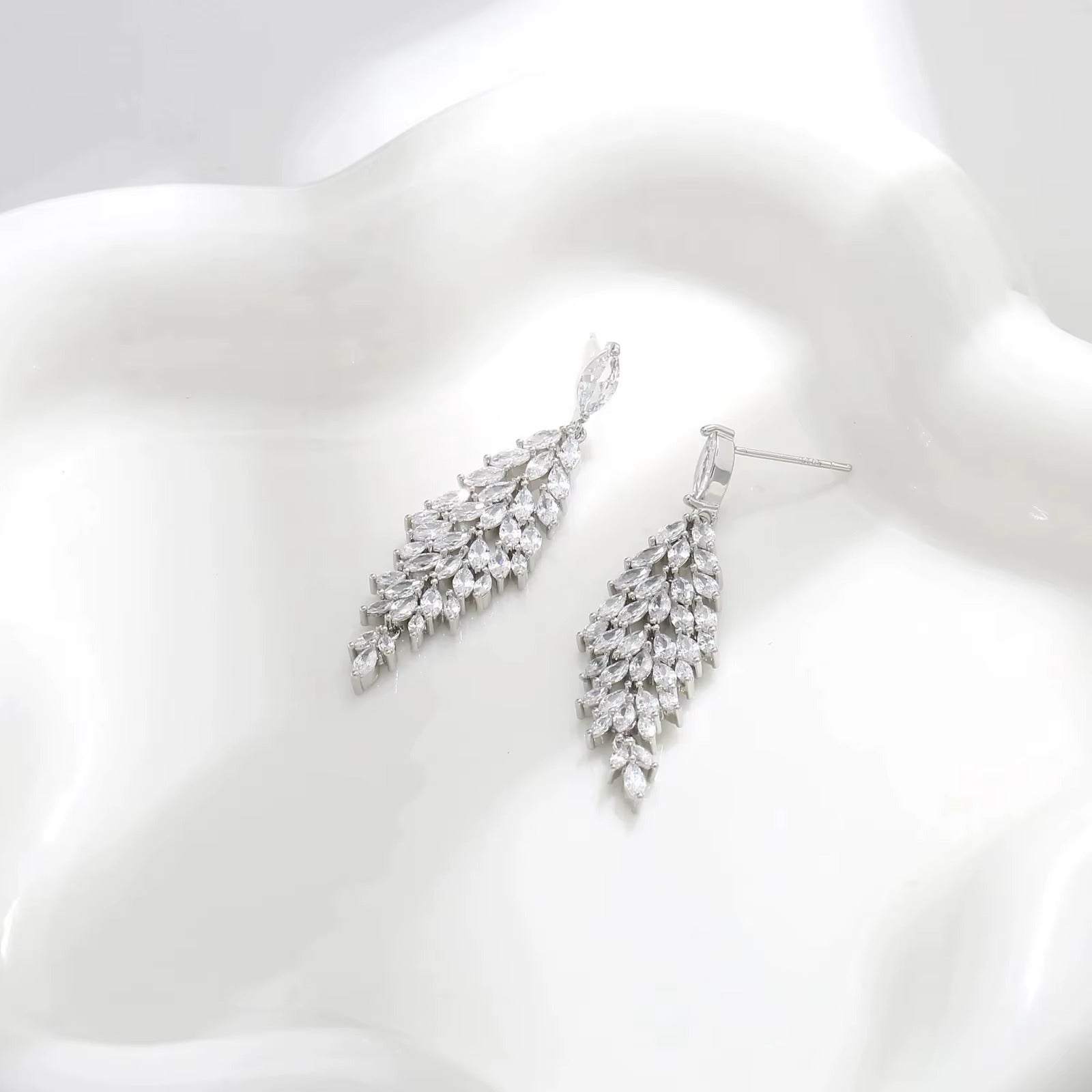 Orecchini Luxury in Argento 925 con Zirconia – Eleganza Scultorea da Sera