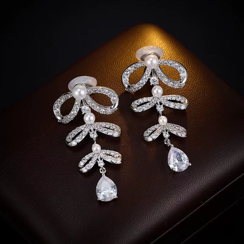 Orecchini Clip di Lusso con Perla Waterdrop e Nodo a Farfalla – Design Elegante Senza Fori