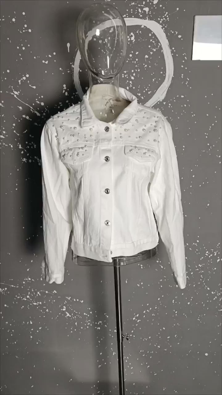 Giacca Denim con dettagli in Perle  –  Urban Elegance